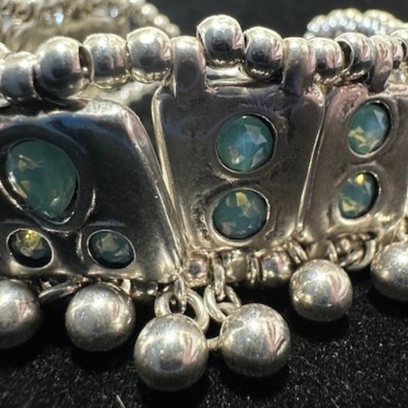 Uno de 50 *RARE-RETIRED* Mrs Rani Bracelet Silver with green crystals - Picture 4 of 9